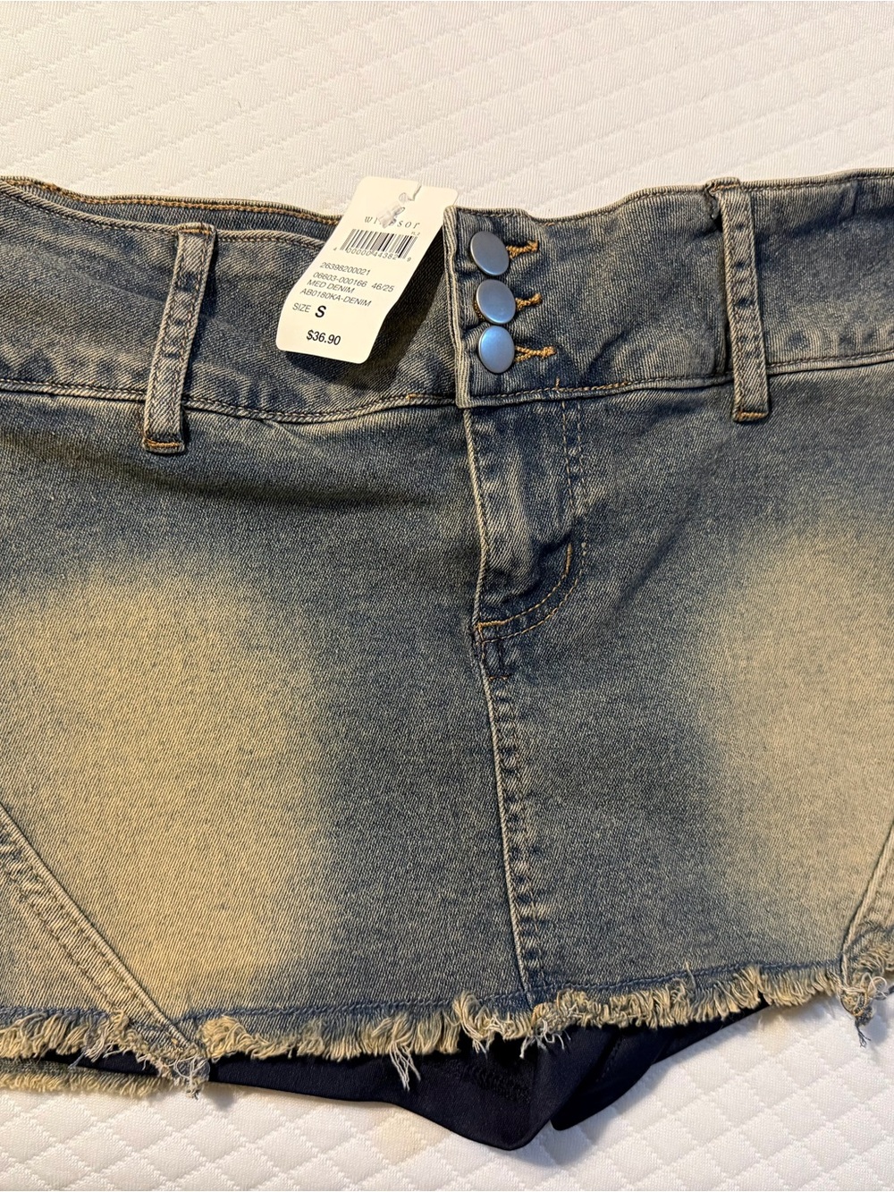 Windsor Two-Tone Faded Denim Frayed Hem Shorts - Blue